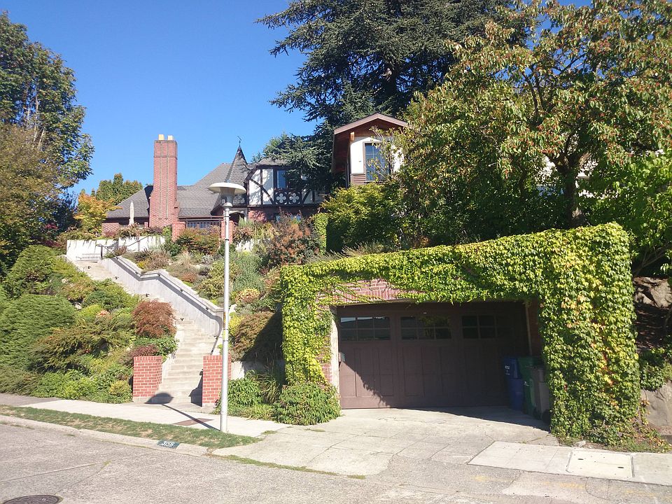 2nd image of 3156 W Laurelhurst Dr NE