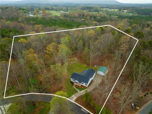 1153 Curtis Ln, Pilot Mountain, NC 27041