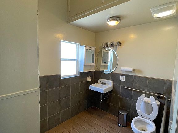 4th image of 6126 Normandie Ave #6124