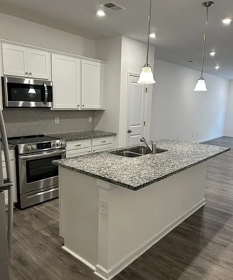 923 Millstream Dr — Photo 5