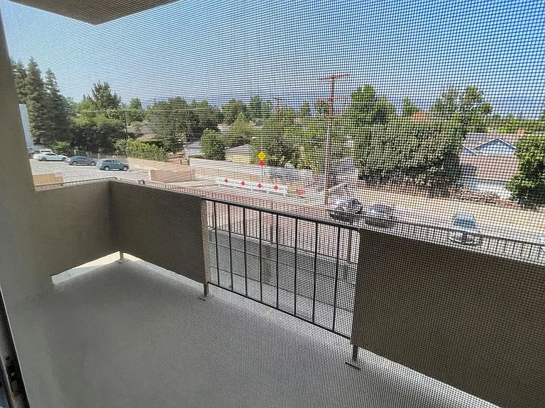 718 N Monterey St — Photo 33