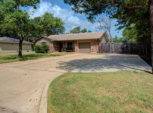 404 Tee Dr, Bryan, TX 77801