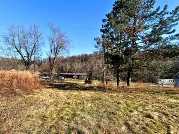 81 Hamlin Hwy, Moscow, PA 18444