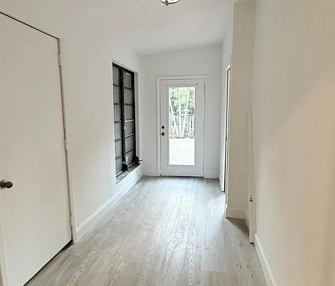 4313 NW 6th Ave — Photo 13