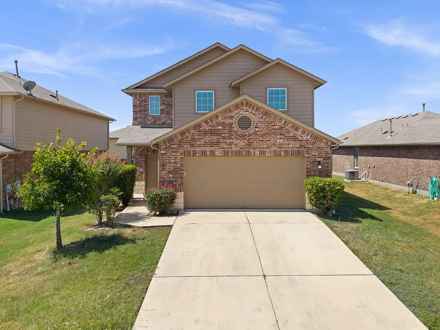 4 bed, 2.5 bath, 2142 sqft, $2,150 — Photo 2