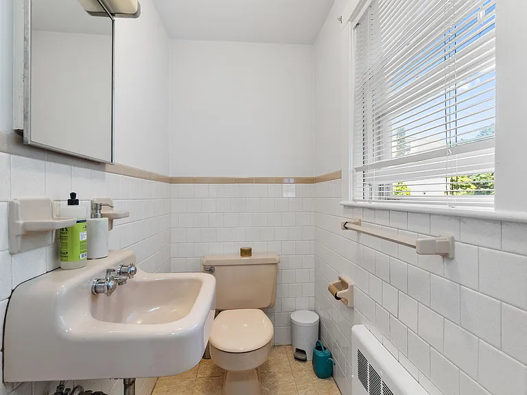 17 Holworthy Pl — Photo 5