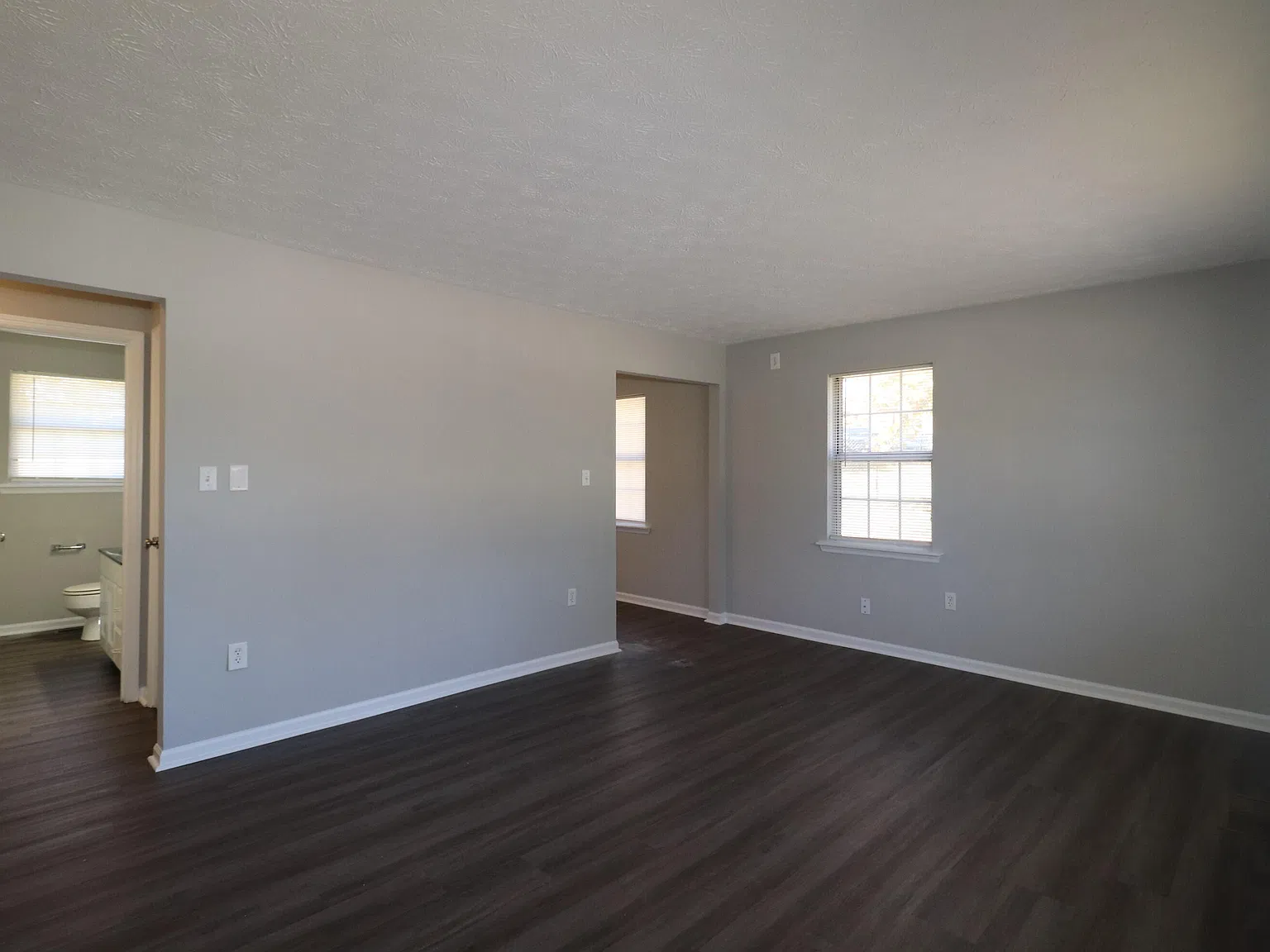 2 bed, 1.0 bath, 900 sqft, $1,000 — Photo 3