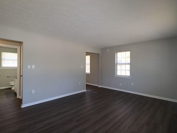 3rd image of 205 Ridgewood Dr