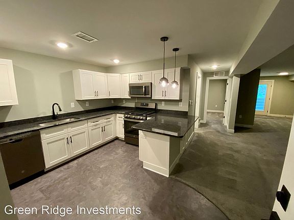 3rd image of 875 Houseman Ave NE APT 4