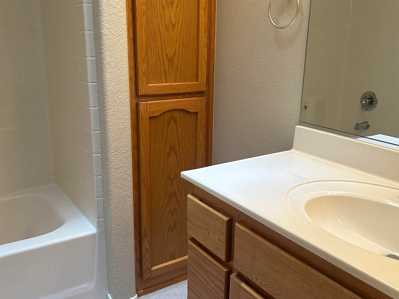 3 bed, 2.0 bath, 1292 sqft, $1,500 — Photo 3