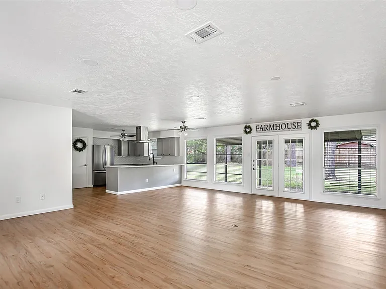212 Normal Park Dr — Photo 2