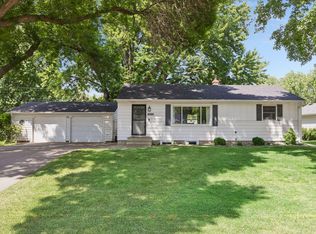 6164 Oak Knoll Dr, Woodbury, MN 55125