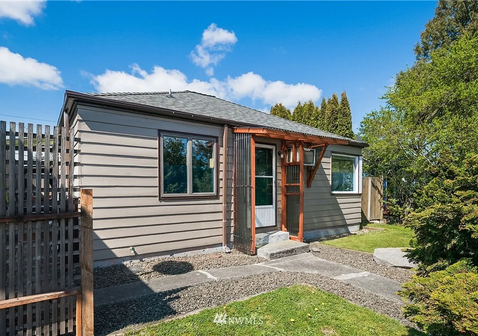 Charming Updated 2-Bedroom Home in West Seattle — Photo 2