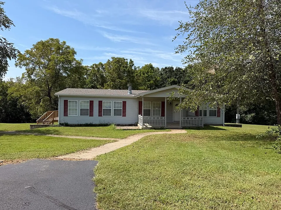 22239 Lansing Dr