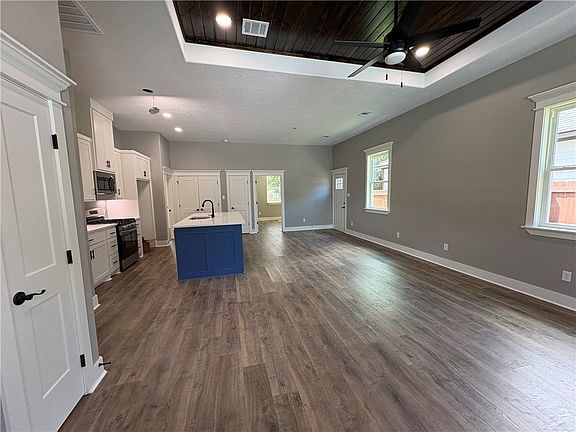 3rd image of 1403 Clark St