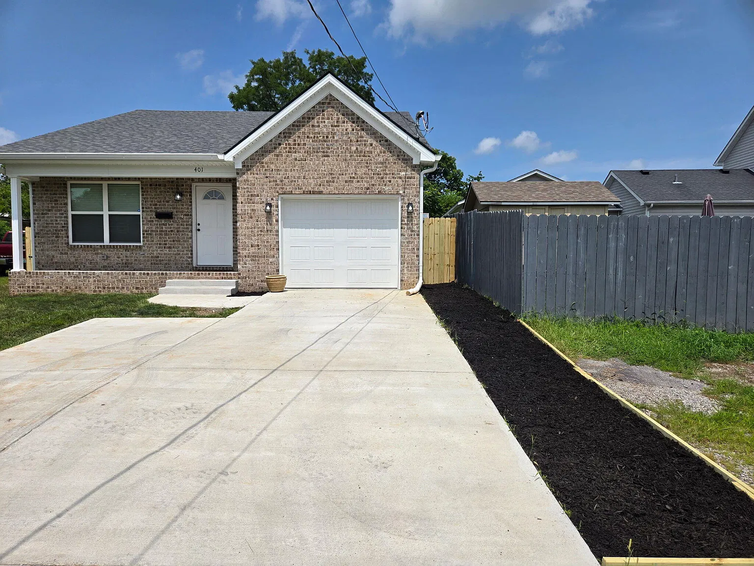 3 bed, 2.0 bath, 1764 sqft, $2,000 — Photo 1