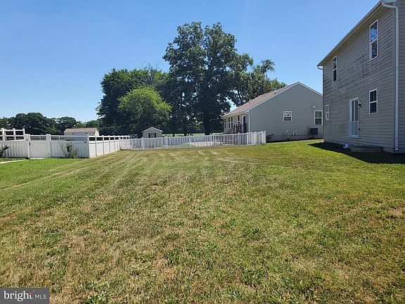 5th image of 801 Aham St
