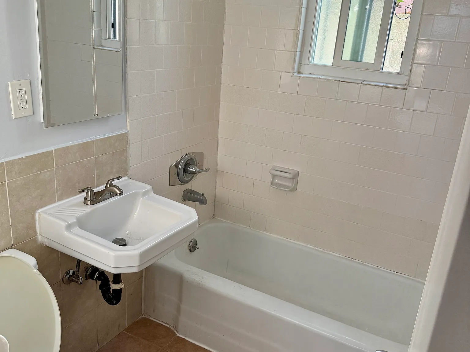 1 bed, 400 sqft, $1,800 — Photo 3
