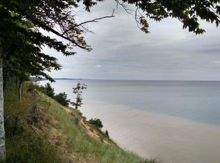 5089 W Fox Farm Rd, Manistee, MI 49660