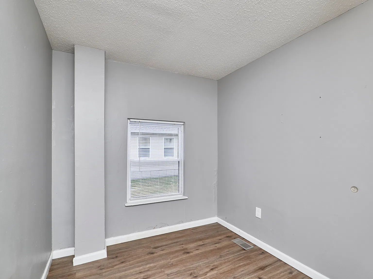 3 bed, 828 sqft, $1,850 — Photo 4