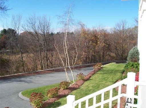 4th image of 35 Westchester Dr