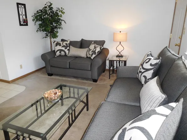 Mogadore Square, 2888 Mogadore Rd, Akron, OH 44312