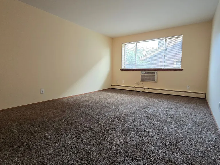 Somerset Apartments — Photo 5