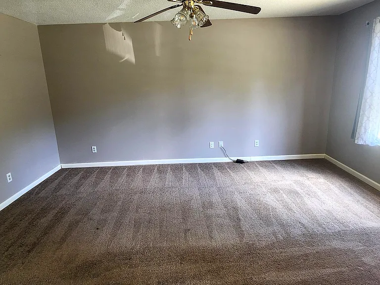 1412 W Walnut St — Photo 3