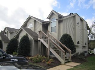 445 E Lake Cir, Chesapeake, VA 23322