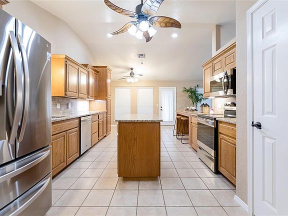 5th image of 141 Calhoon St