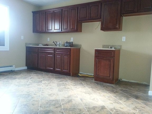 2nd image of 33 Linden Pl #2