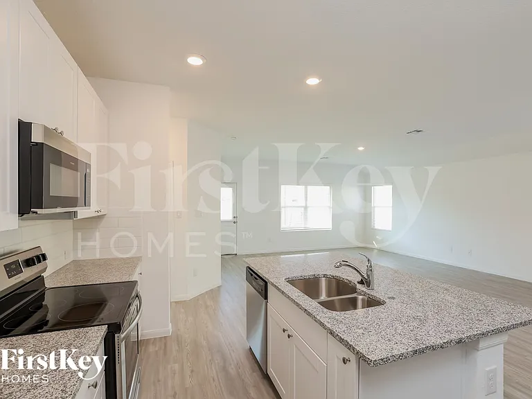 2721 La Mundial St — Photo 8
