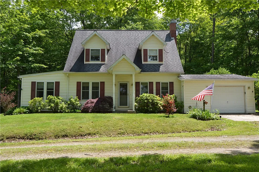 3244 Maple Ln photo 1