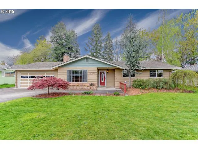 1570 NE Barberry Dr photo 1