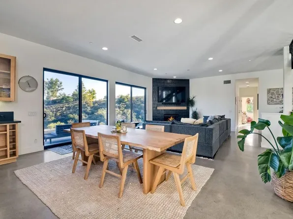 1886 Carriage Ln, Fallbrook, CA 92028