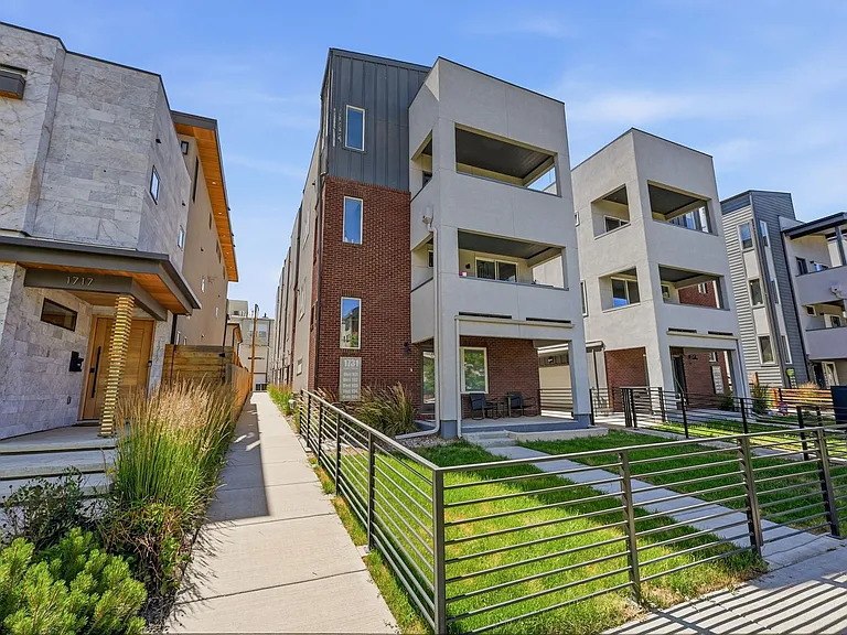 1731 Irving St #105 — Photo 11