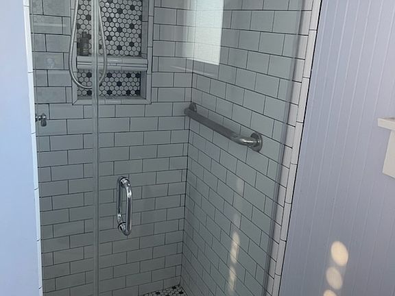 4th image of 854 Shearer St