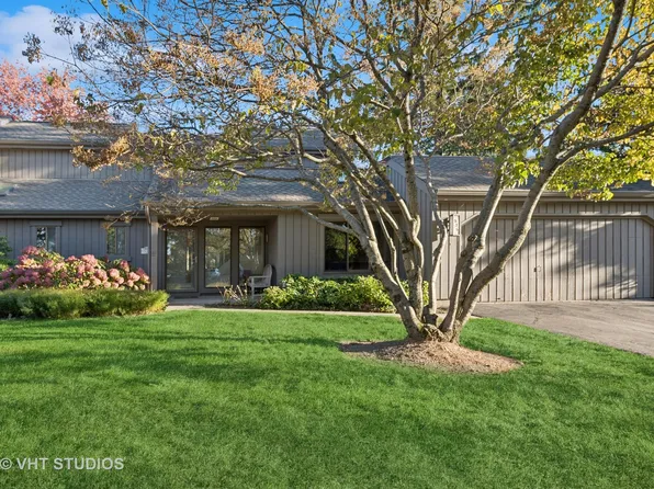 535 Woodview Rd, Lake Barrington, IL 60010