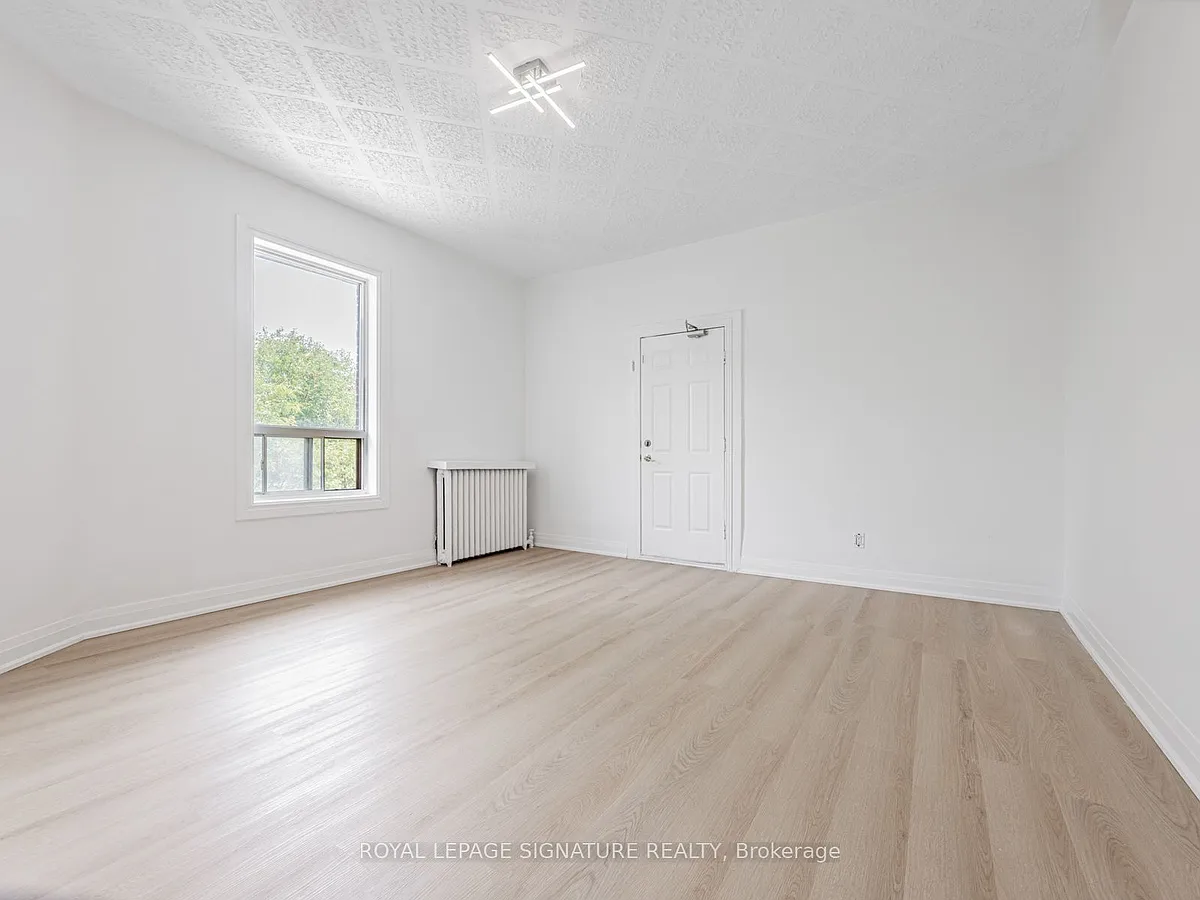 Building Photo - 1 Bellwoods Park #2