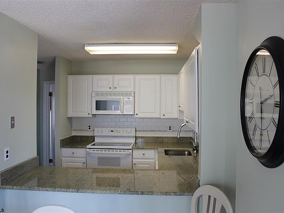 3rd image of 847 Plymouth Pl #1