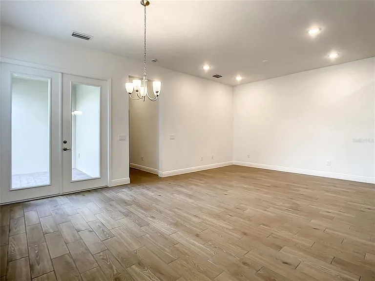 652 Kimber Ln — Photo 9