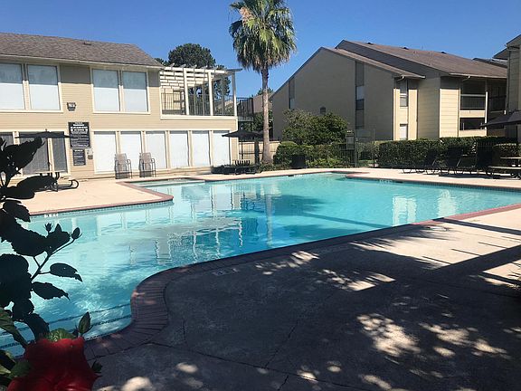 2nd image of 15550 Kingfield Dr #1812