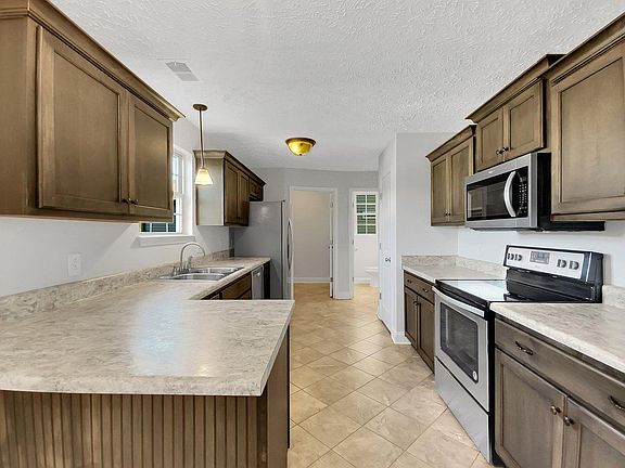 4th image of 104 Lauren Dr