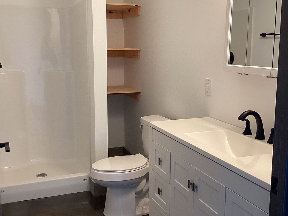 2nd image of 110 E Chestnut St #7