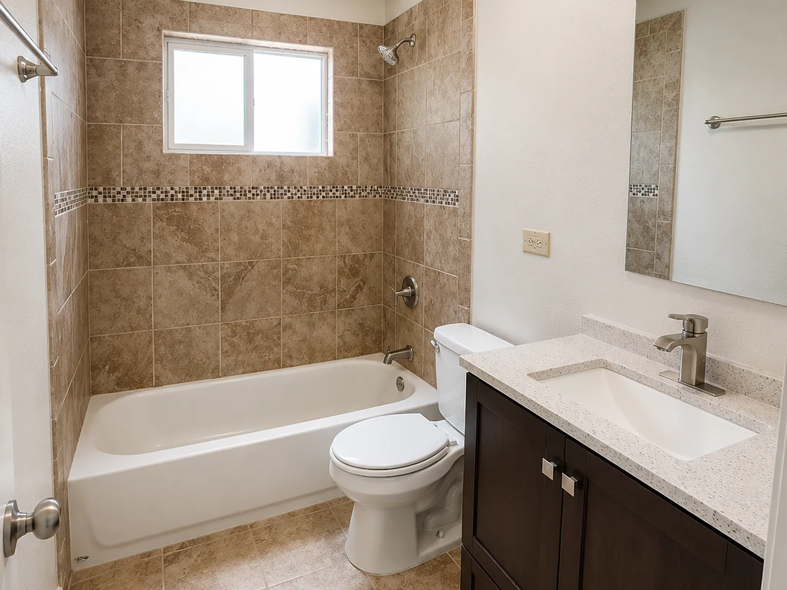 Huge layouts, large yard, new laundry! Oak Grove — Photo 1
