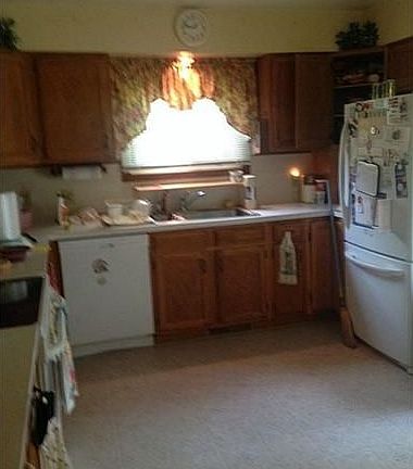 3rd image of 589 Ames St