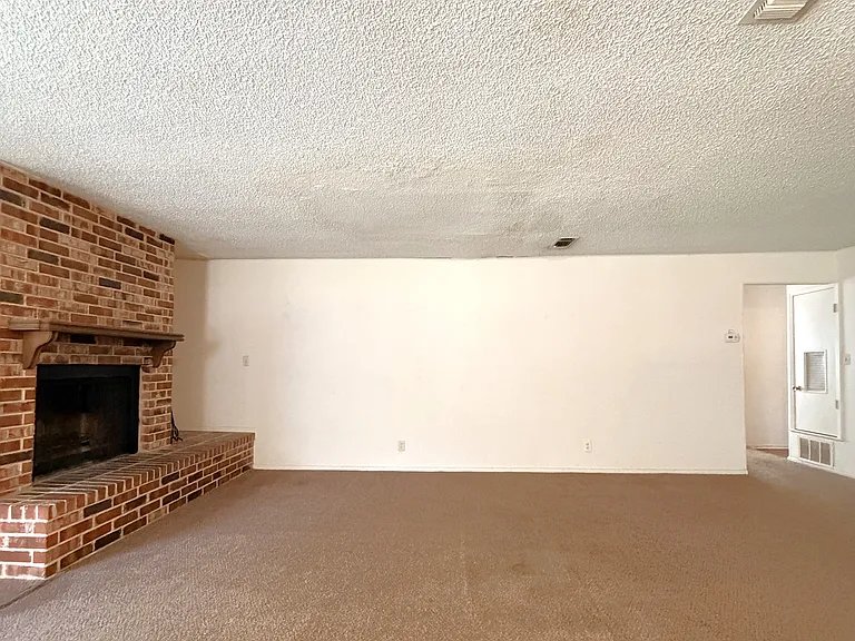 4915 Sierra Madre Dr — Photo 7