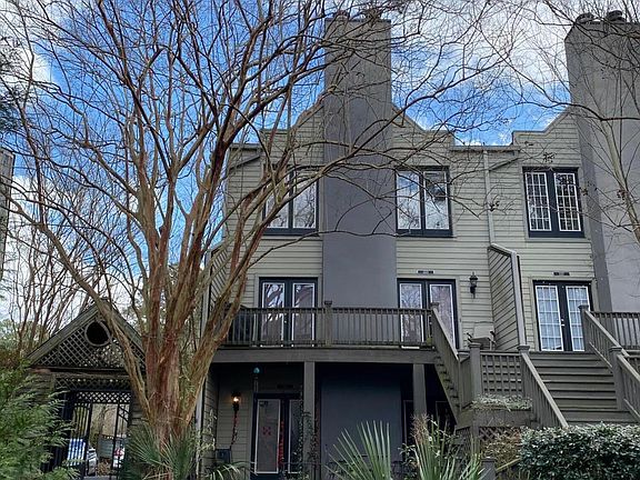 3rd image of 1313 Roxbury Ct