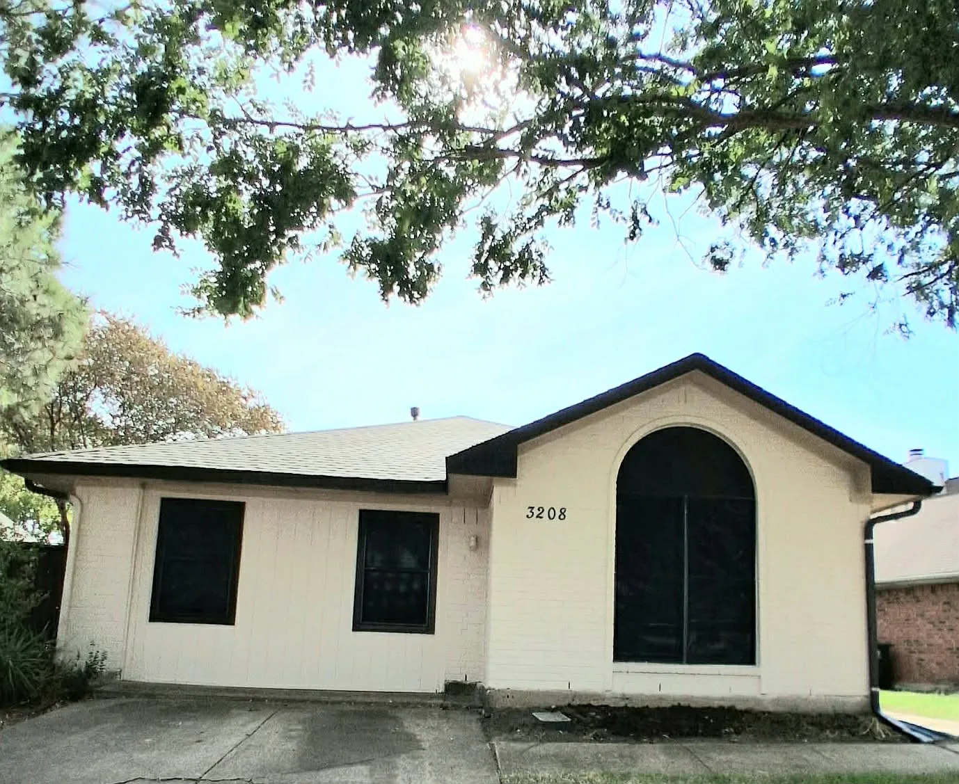 4 bed, 1378 sqft, $2,300 — Photo 2