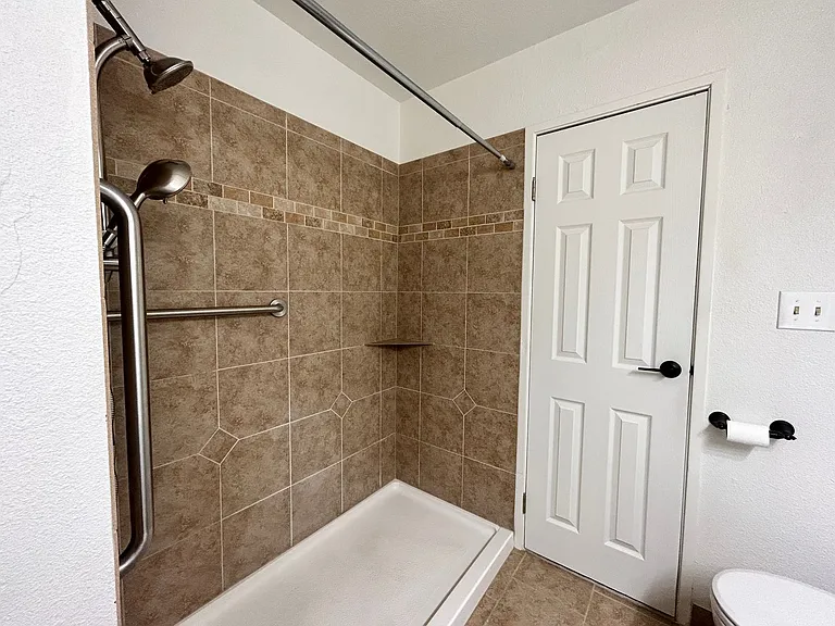 140 E Highline Cir #108 — Photo 20